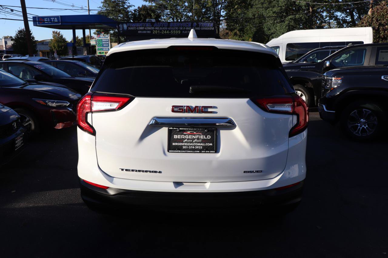 Used 2024 GMC Terrain SLE AWD/4WD image 4