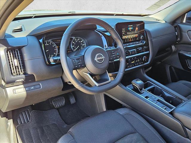 Used 2024 Nissan Pathfinder SV w/ SV Premium Package image 10