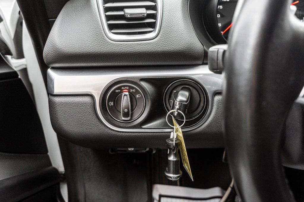 Used 2015 Porsche Cayman image 17