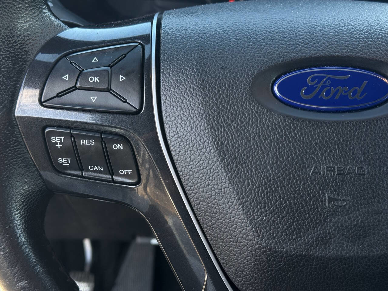 Used 2017 Ford Explorer Limited image 17