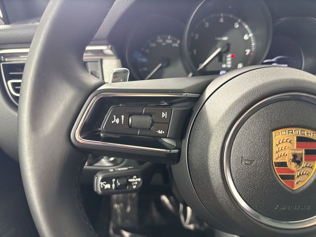 Certified 2025 Porsche Macan image 37