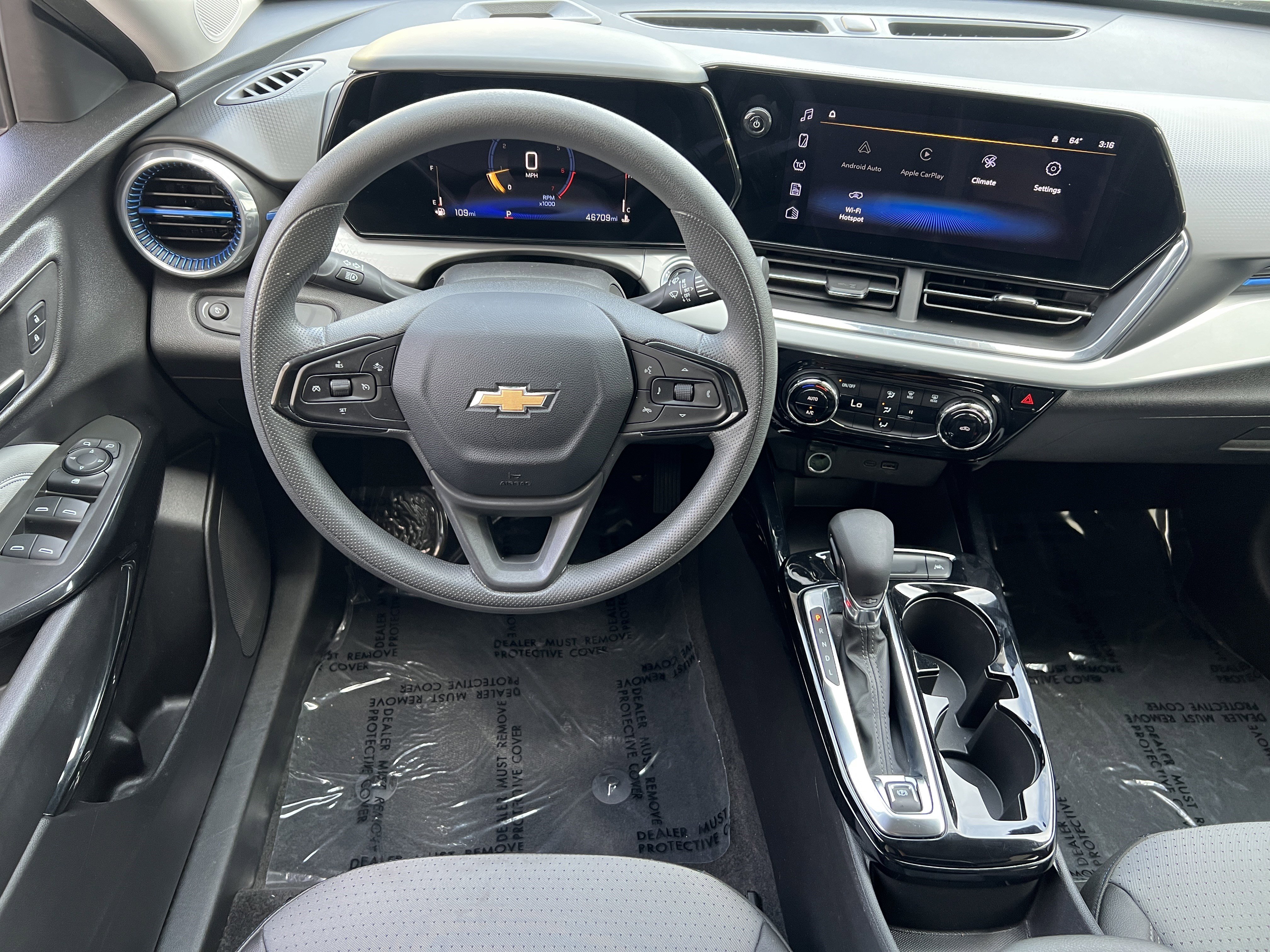 Used 2025 Chevrolet Trax LT FWD image 31