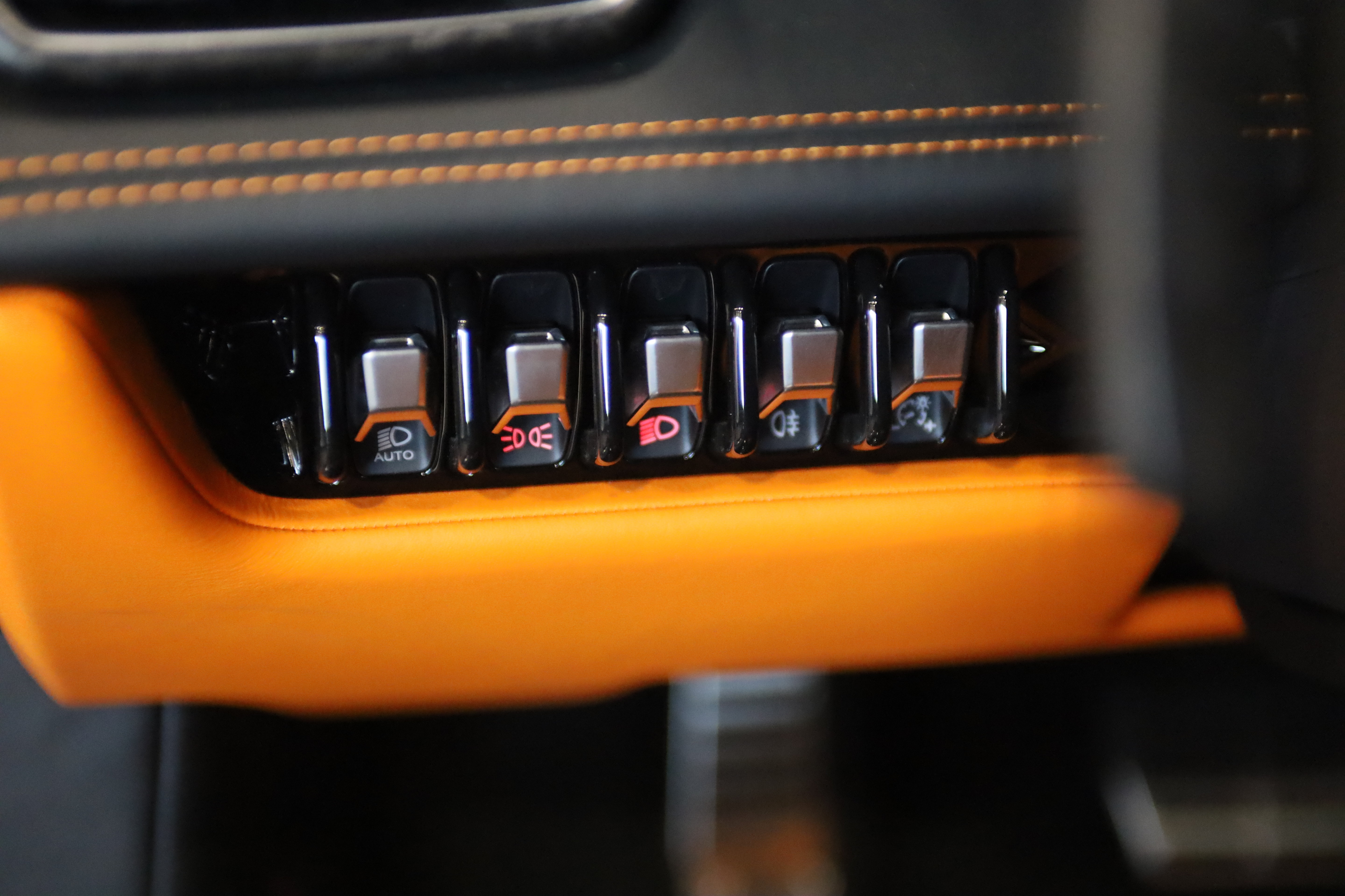 Used 2020 Lamborghini Huracan EVO RWD image 18