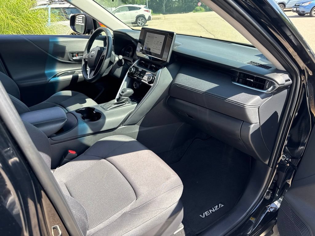 Used 2023 Toyota Venza LE AWD/4WD image 20