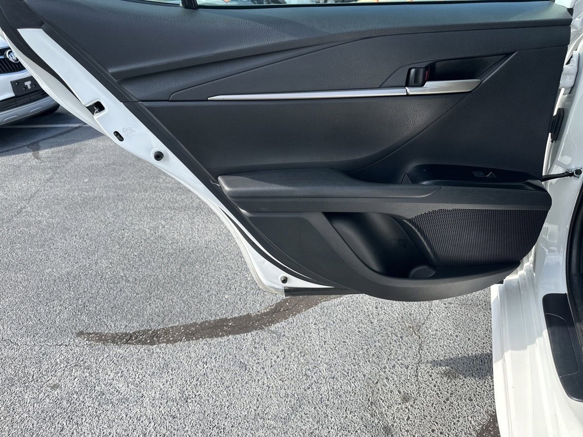 Used 2025 Toyota Camry SE image 19