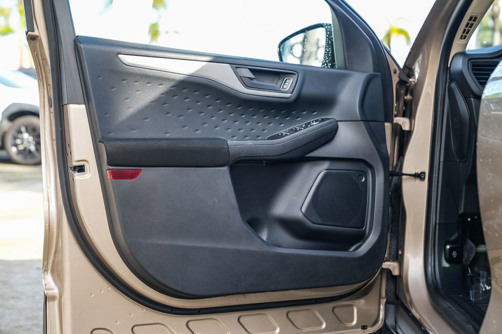 Used 2020 Ford Escape S image 23