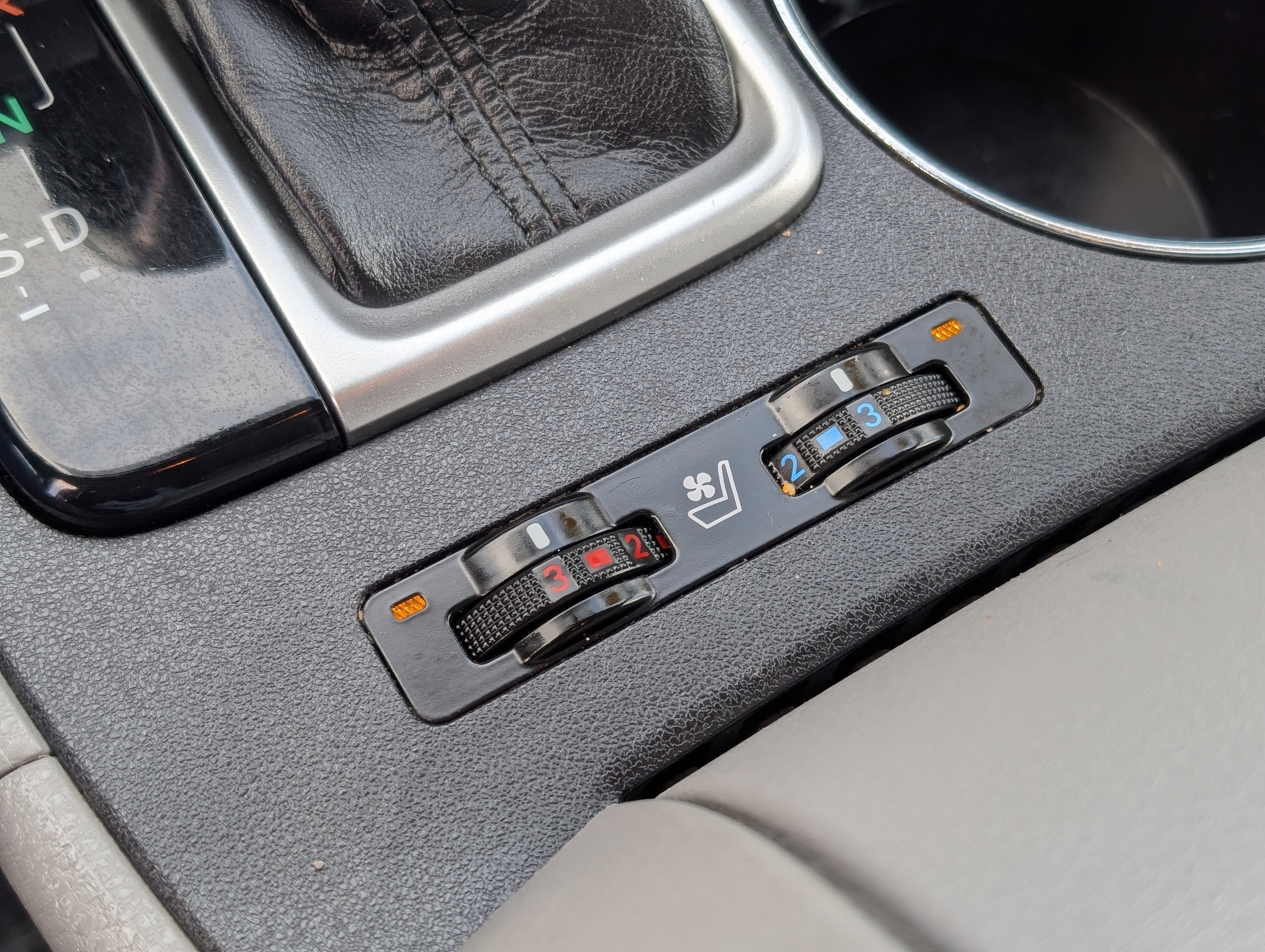 Used 2016 Toyota Highlander Limited image 3