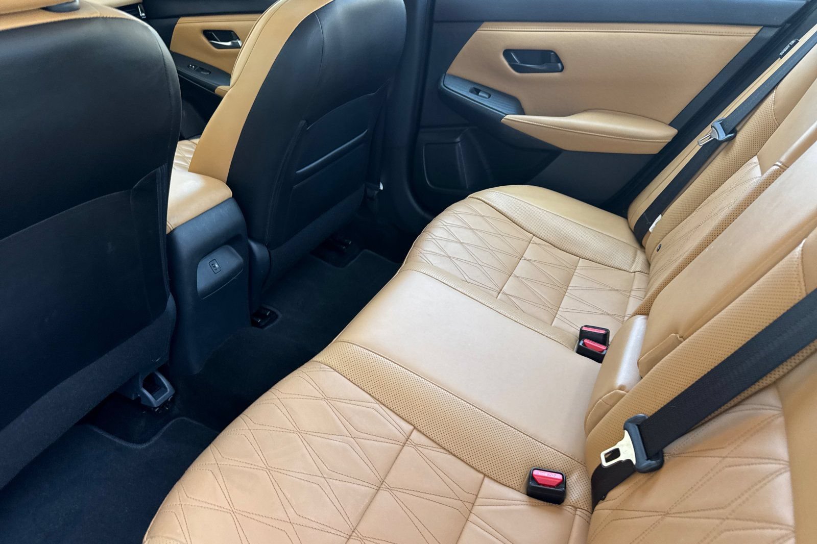 Used 2024 Nissan Sentra SV w/ SV Premium Package FWD image 12