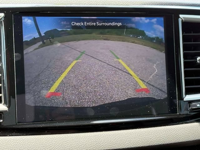 Used 2023 Chrysler Pacifica Touring-L FWD image 42
