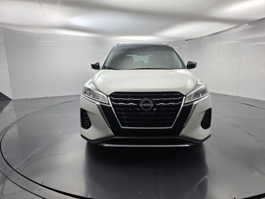 Used 2022 Nissan Kicks SV FWD image 2