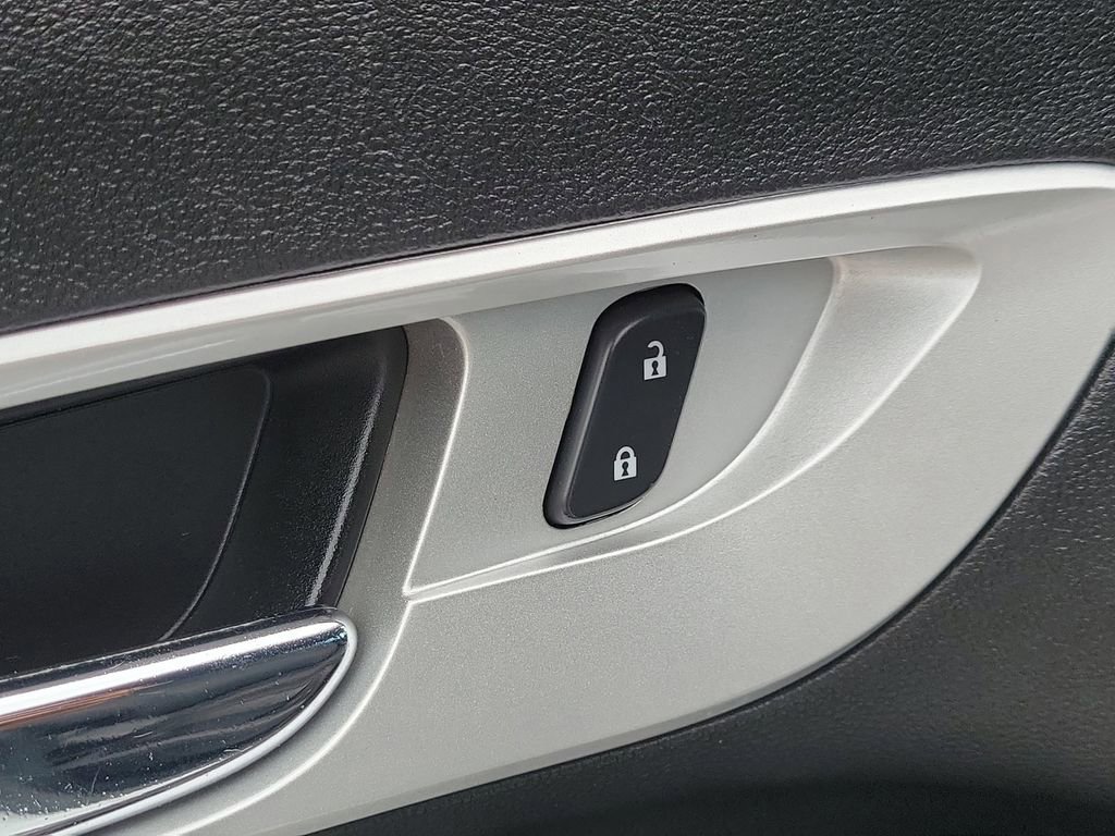 Used 2017 Chevrolet Equinox LS image 16