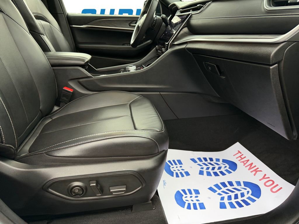 Used 2024 Jeep Grand Cherokee L Limited w/ Luxury Tech Group II image 23