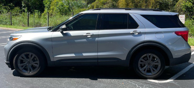 Used 2021 Ford Explorer XLT w/ Equipment Group 202A RWD image 2