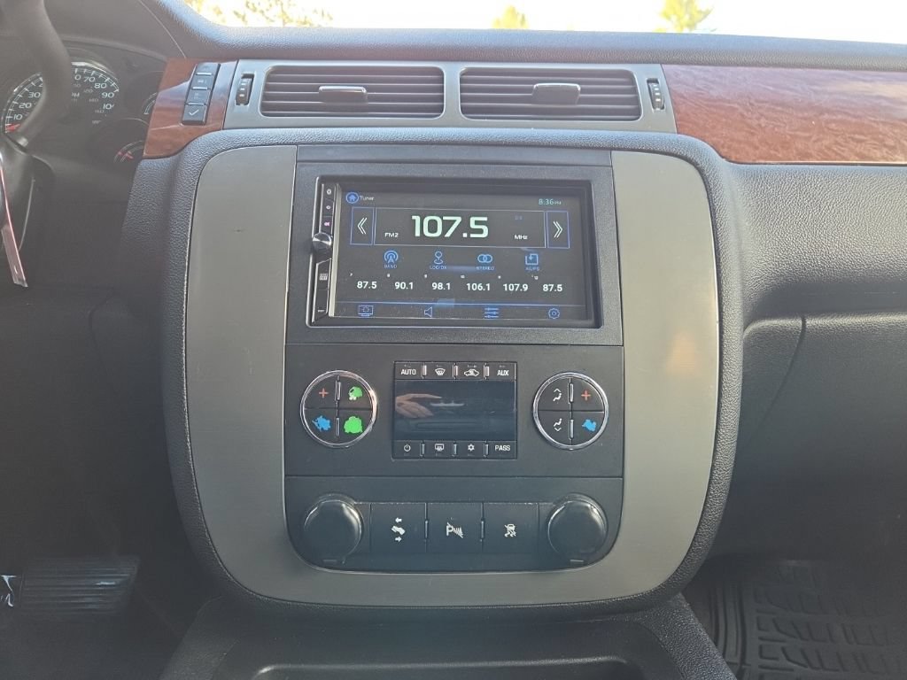 Used 2008 GMC Yukon SLT w/ SLT Preferred Equipment Group AWD/4WD image 16