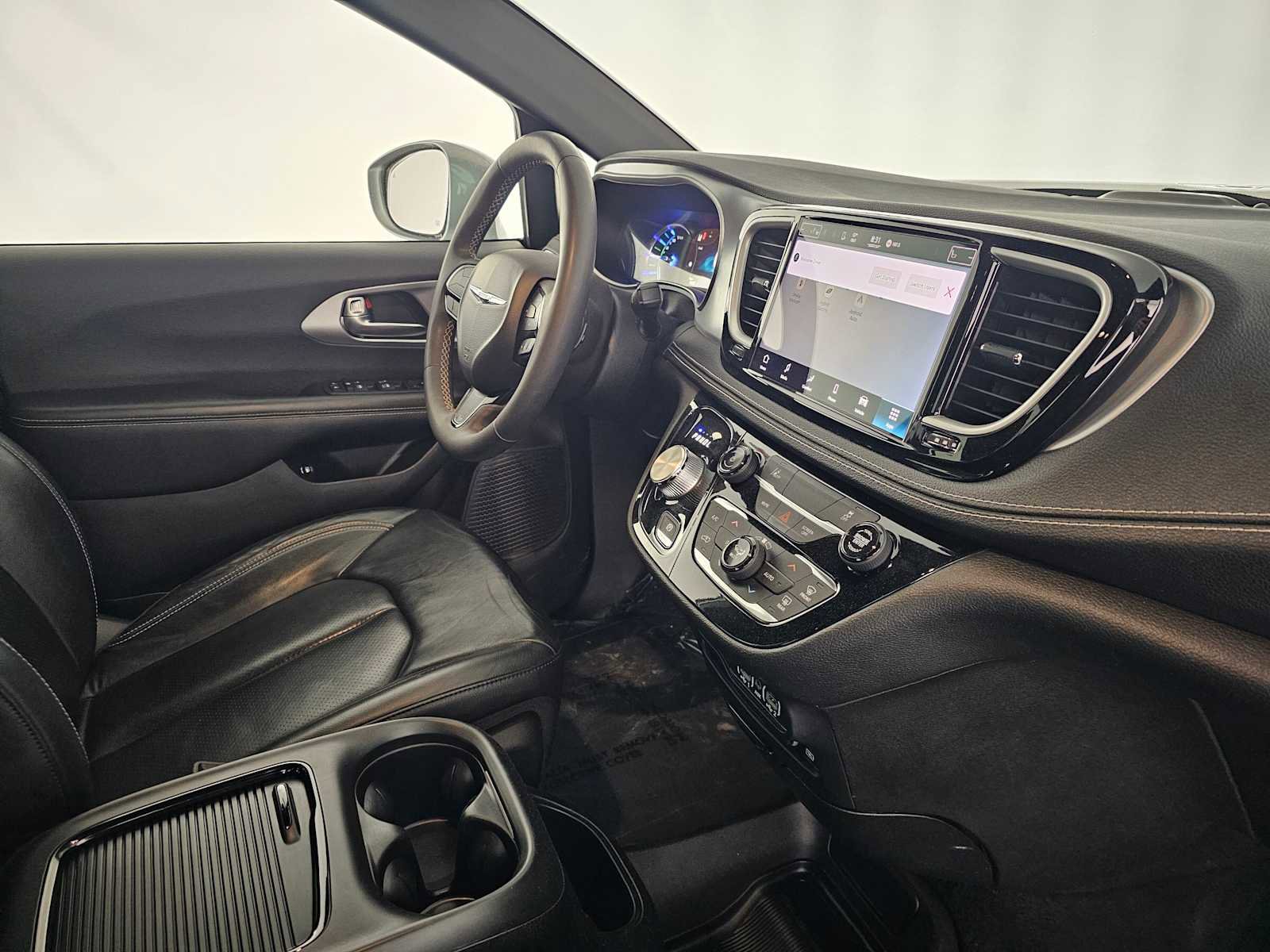 Used 2022 Chrysler Pacifica Touring-L w/ S Appearance Package FWD image 11
