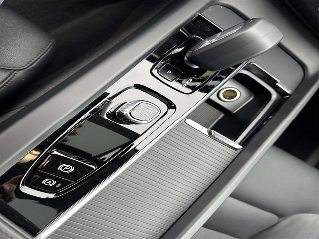Used 2024 Volvo XC60 B5 Core image 22