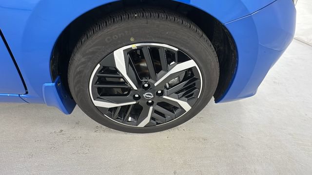 Used 2024 Nissan Versa SR w/ Trunk Package image 9