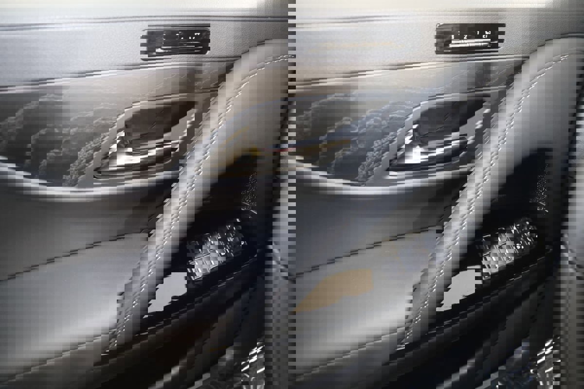 Used 2025 Lexus LX 600 4WD w/ Luxury Package image 38