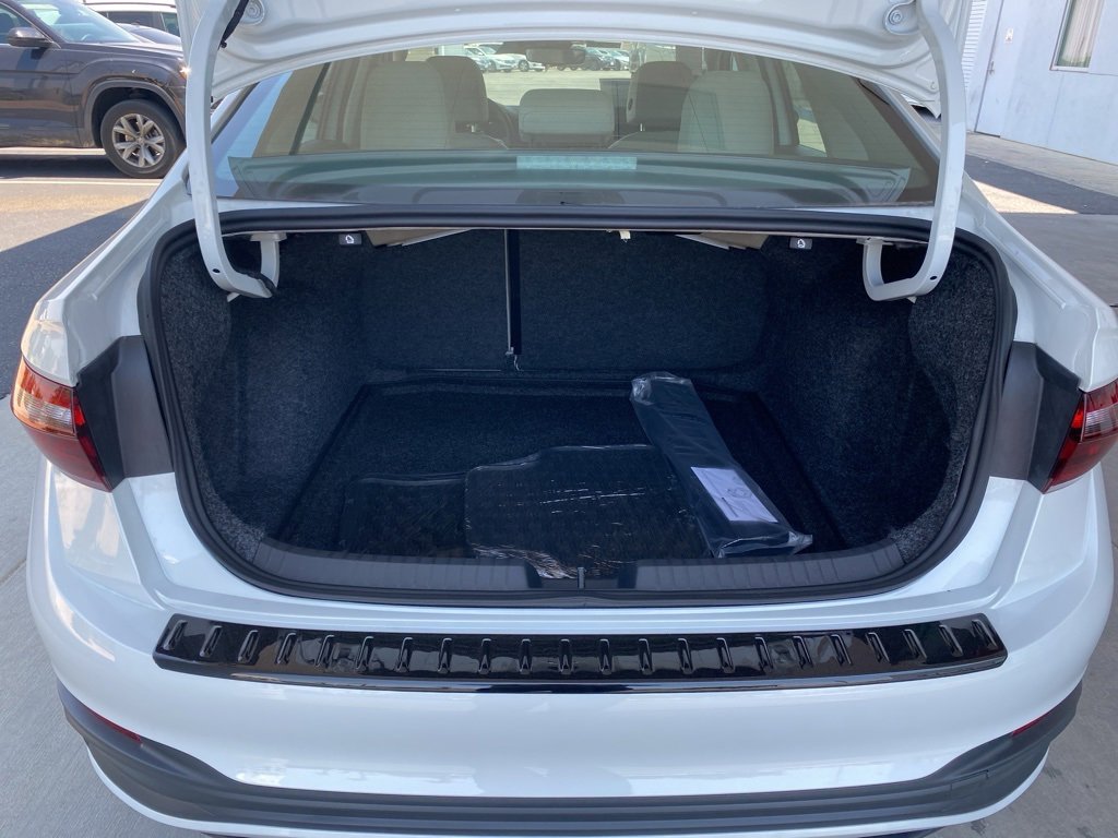 New 2025 Volkswagen Jetta SE image 28