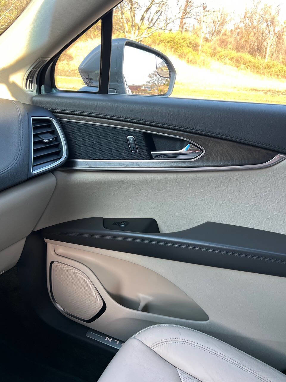 Used 2017 Lincoln MKX Select image 26