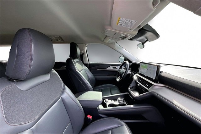 Used 2025 Ford Explorer Active w/ Active Comfort Package image 28