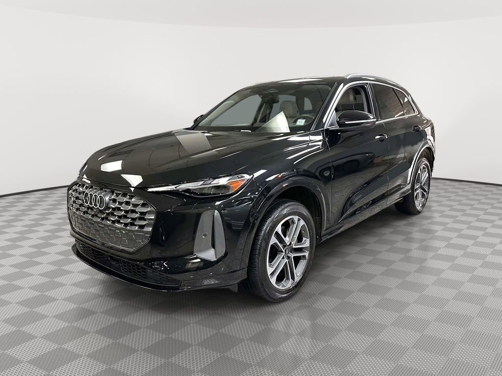 Used 2025 Audi Q5 Premium w/ Convenience Package image 5