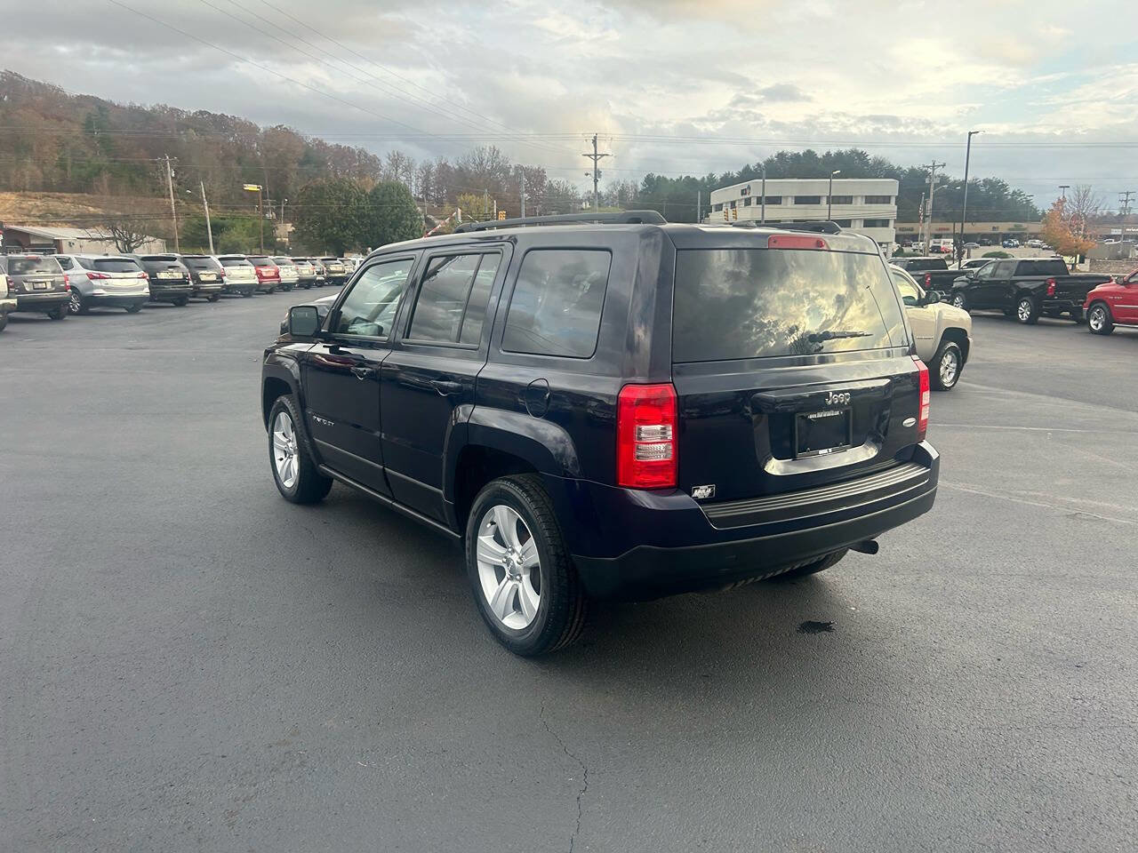 Used 2014 Jeep Patriot Latitude FWD image 7