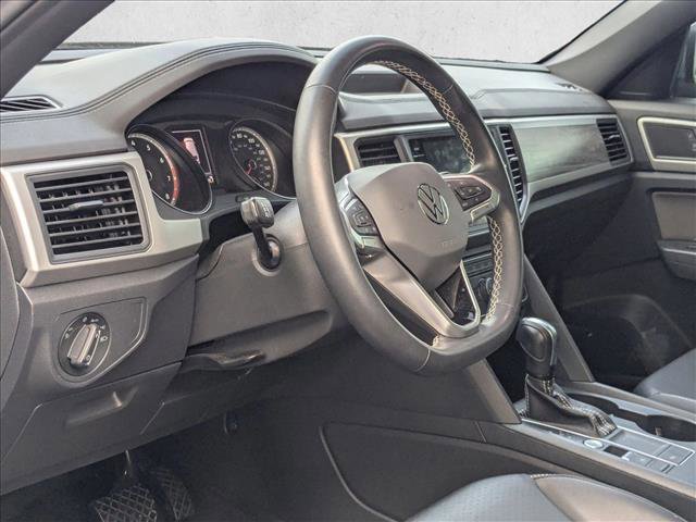 Used 2021 Volkswagen Atlas Cross Sport SE w/ Panoramic Sunroof Package image 2