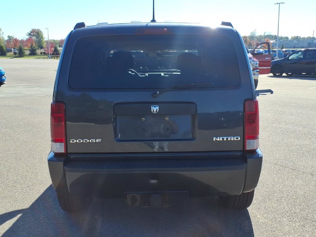 Used 2010 Dodge Nitro Heat AWD/4WD image 5