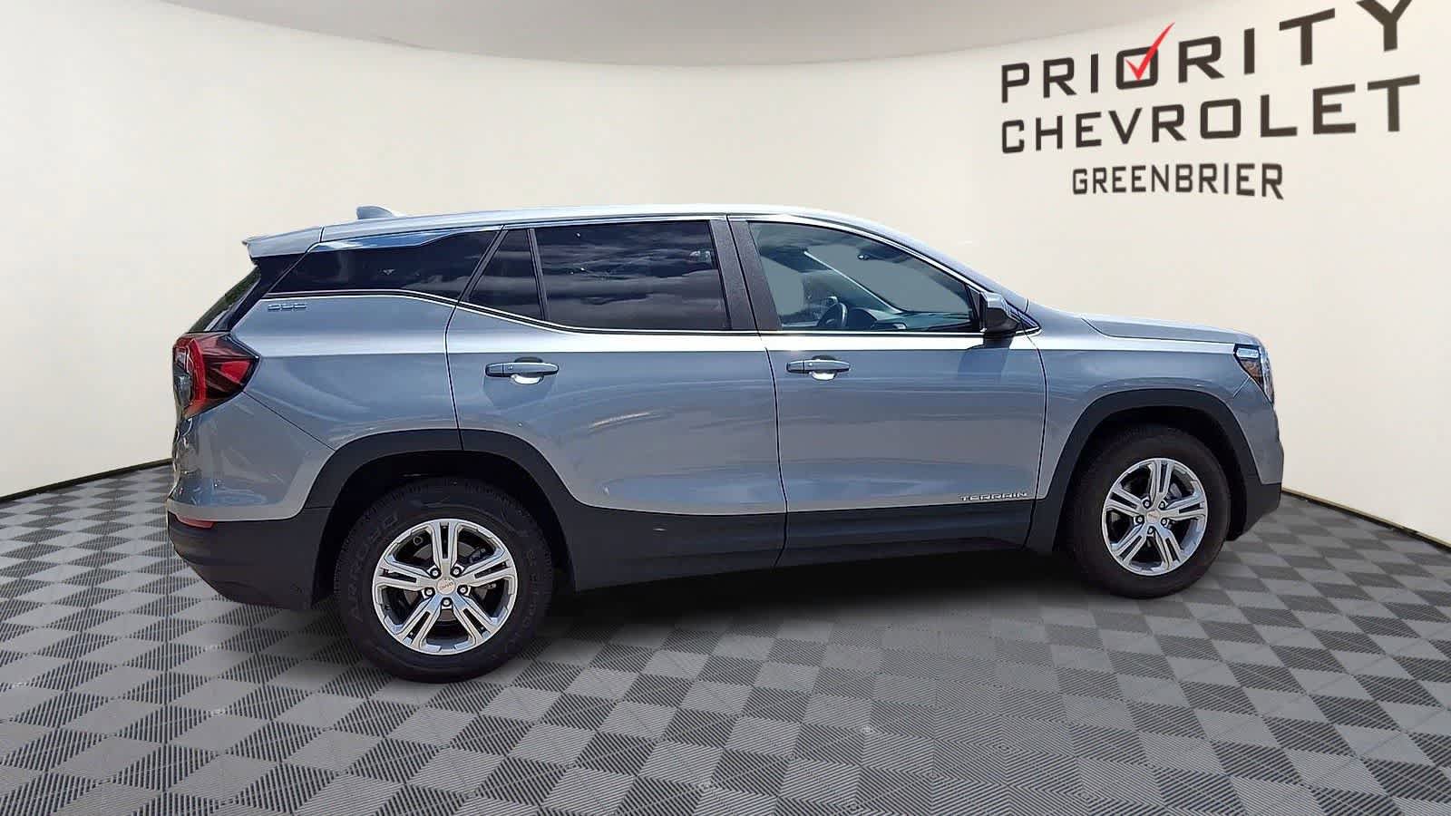 Used 2024 GMC Terrain SLE AWD/4WD image 9