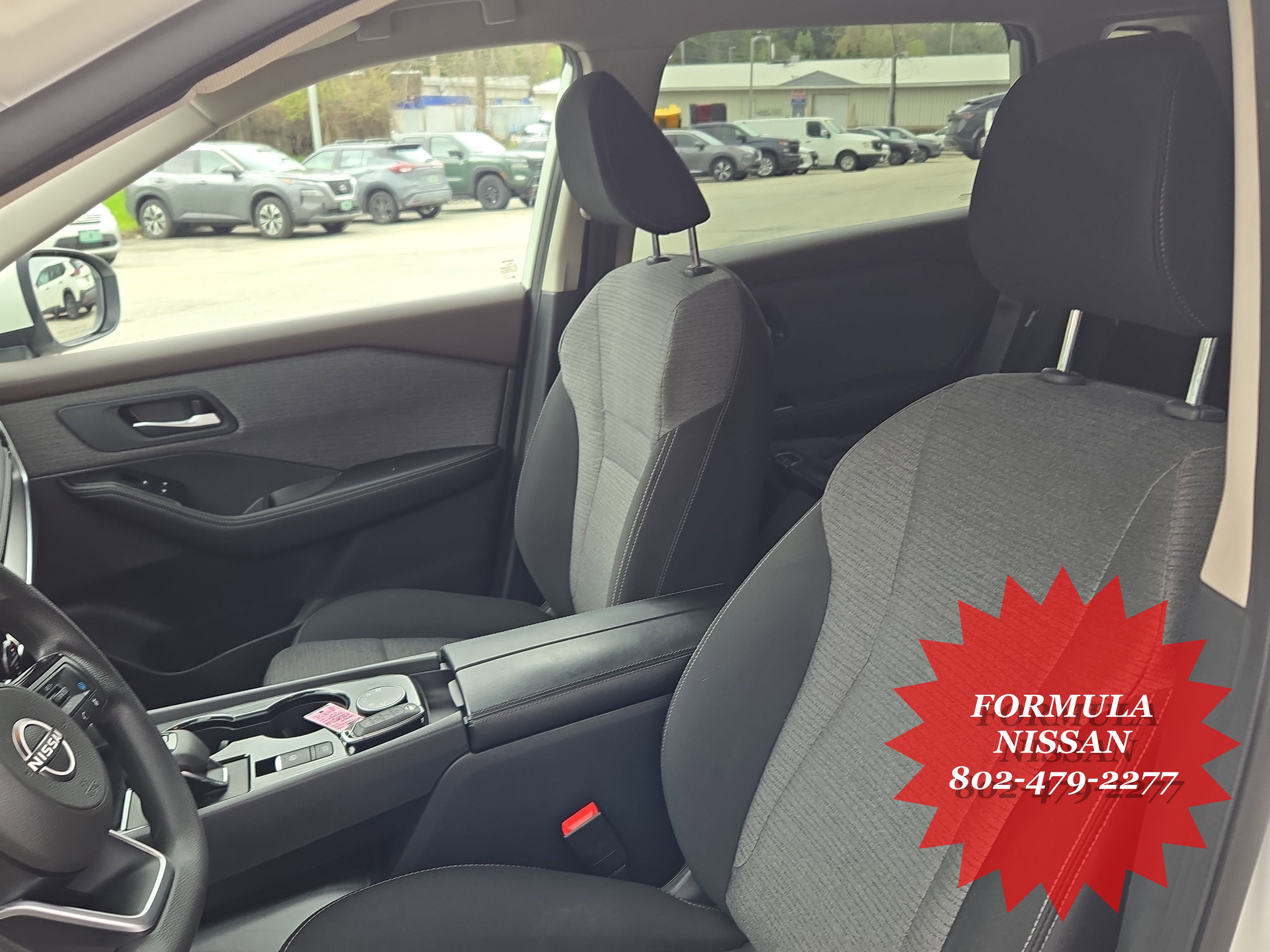 Used 2023 Nissan Rogue SV image 12