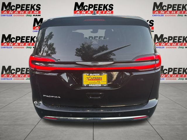 Used 2024 Chrysler Pacifica Touring-L FWD image 4