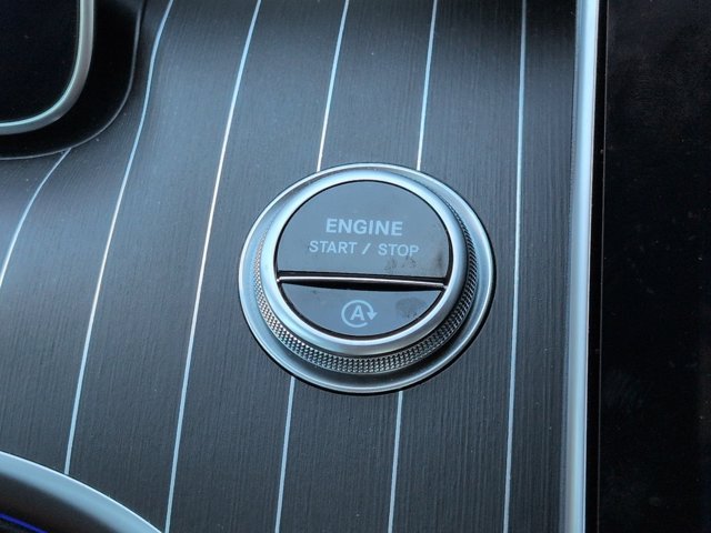 Used 2025 Mercedes-Benz C 300 Sedan image 30