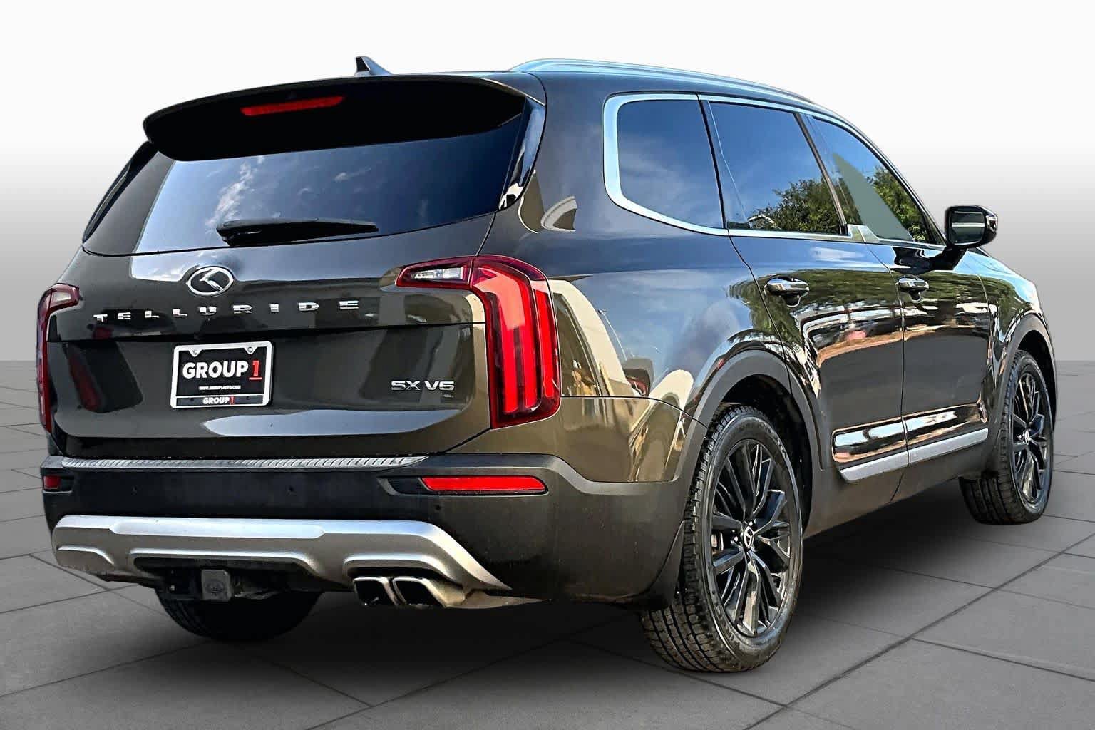 Used 2020 Kia Telluride SX w/ Towing Package FWD image 13