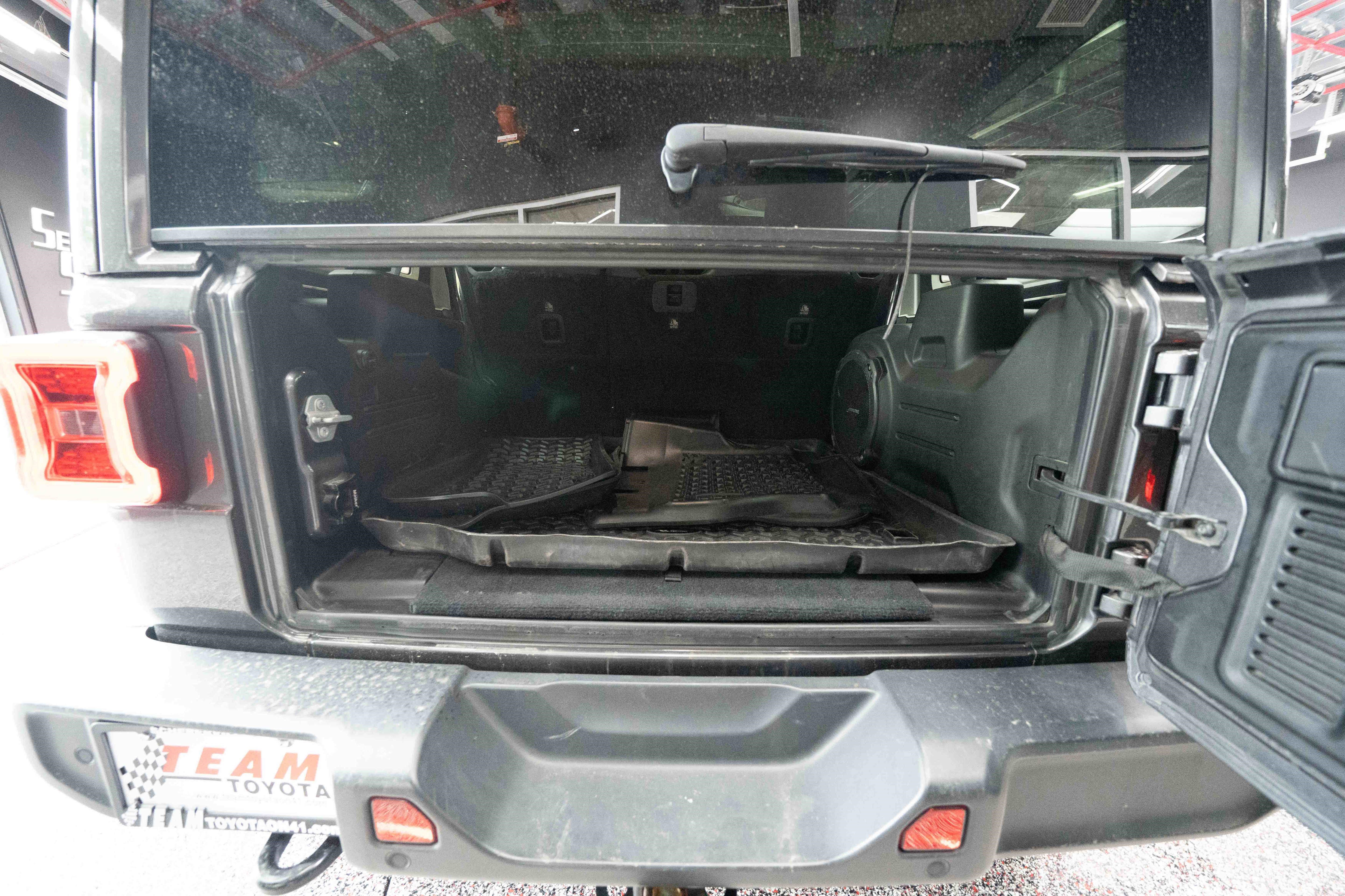 Used 2019 Jeep Wrangler Unlimited Sahara w/ Quick Order Package 24M Moab image 28