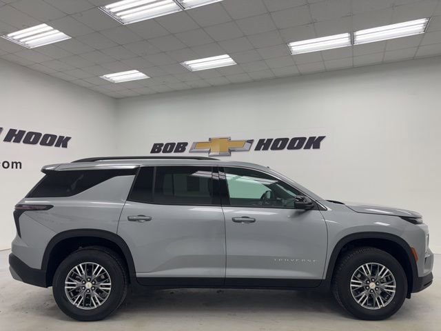 Used 2025 Chevrolet Traverse LT FWD image 4
