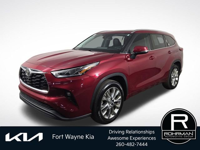 Used 2021 Toyota Highlander Limited FWD image 1