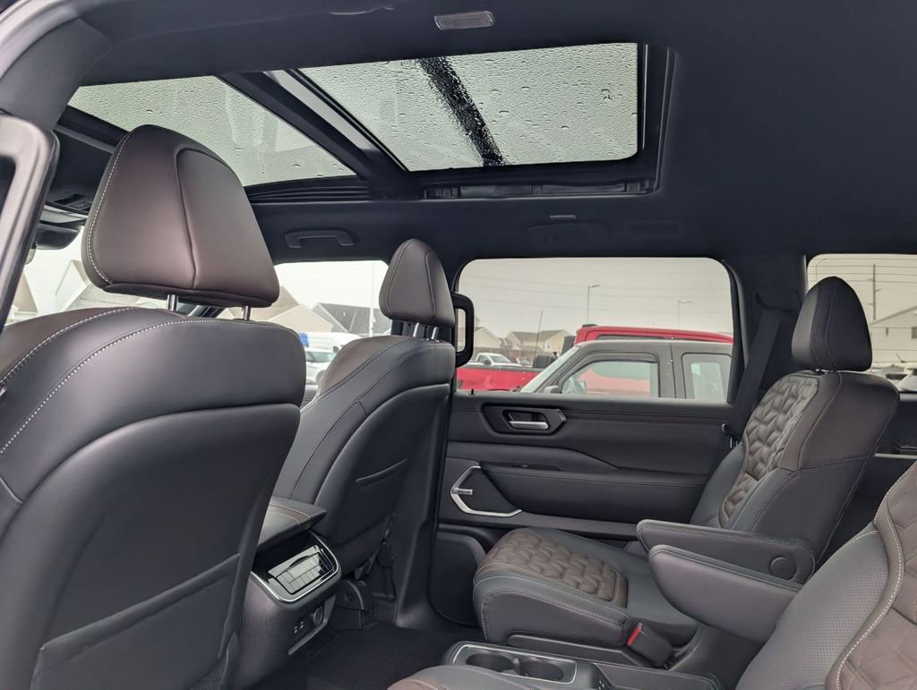 Used 2025 Nissan Armada Platinum image 50