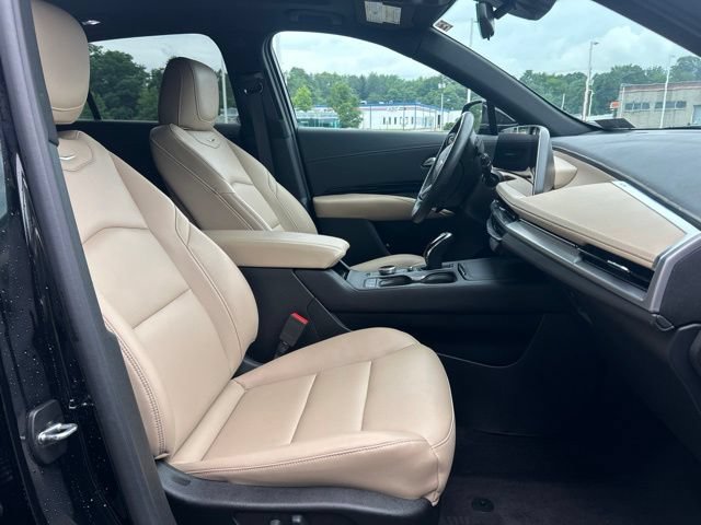 Used 2024 Cadillac XT4 Luxury w/ Cold Weather Package AWD/4WD image 36