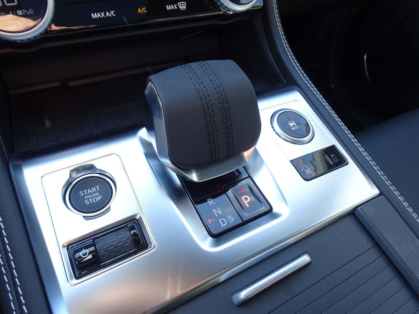 New 2025 Jaguar F-PACE R-Dynamic S image 22