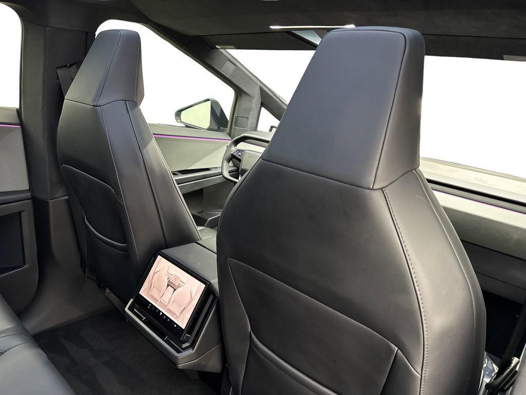 Used 2024 Tesla Cybertruck AWD Crew Cab image 38