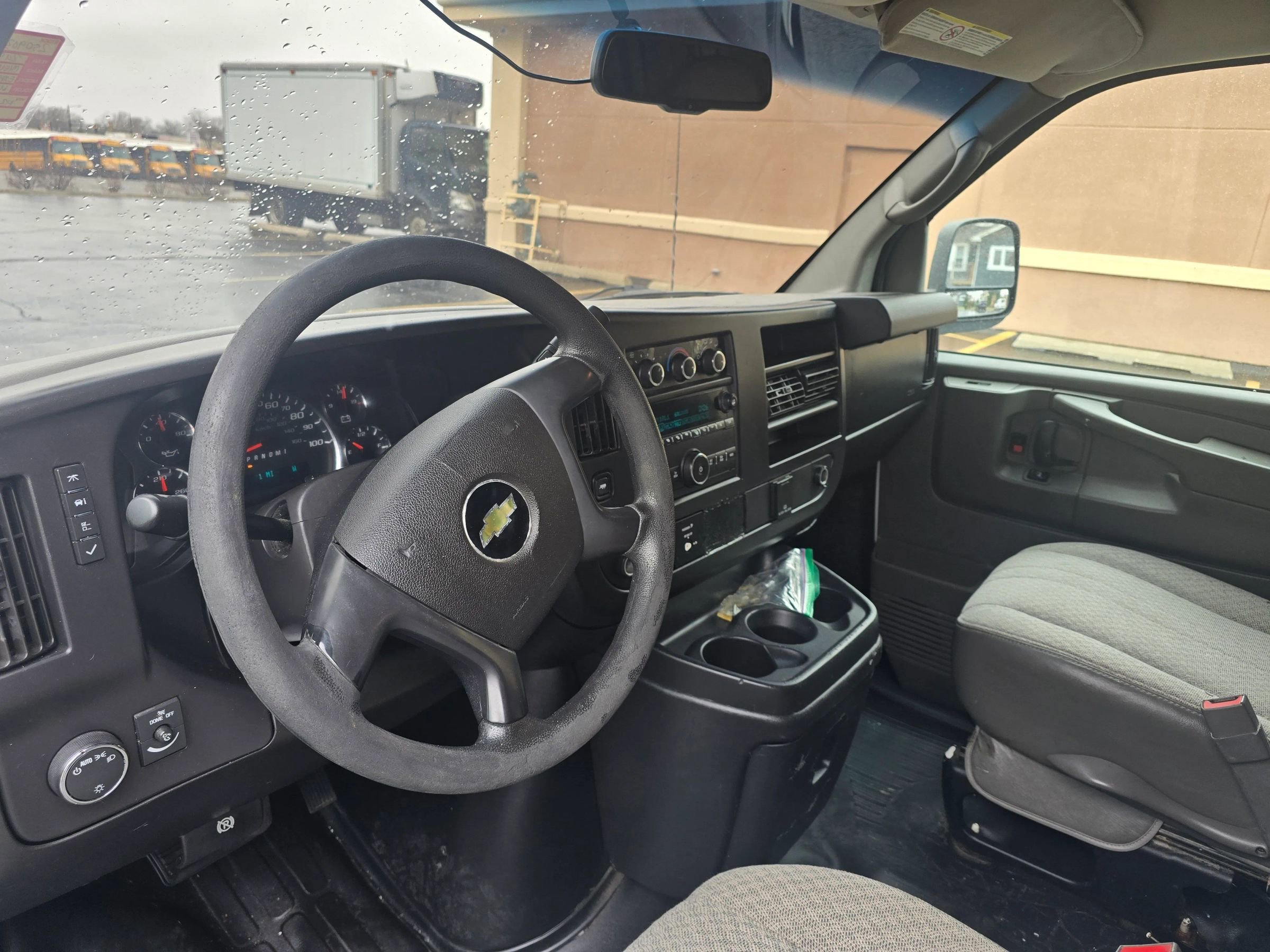 Used 2015 Chevrolet Express 2500 RWD image 15