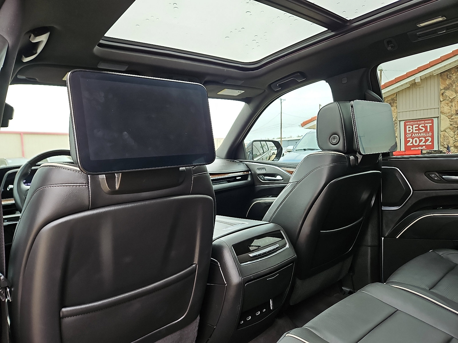 Used 2024 Cadillac Escalade Premium Luxury image 11