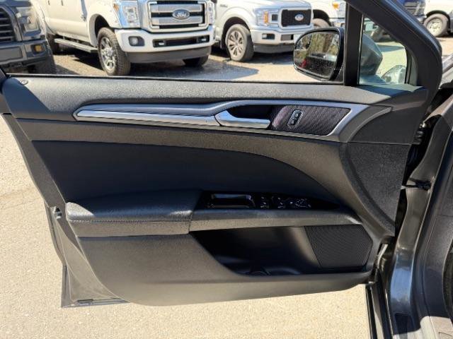 Used 2016 Ford Fusion SE image 14