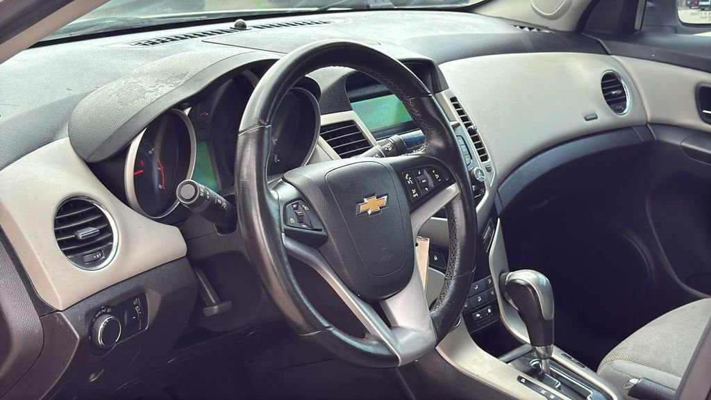 Used 2014 Chevrolet Cruze LT image 9