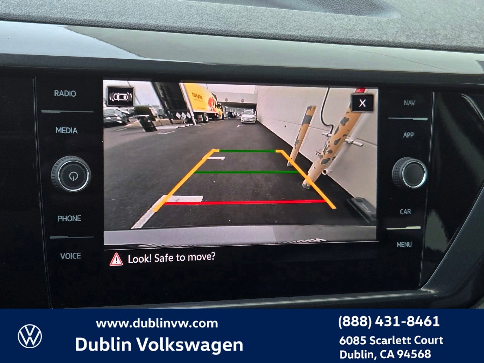 Certified 2022 Volkswagen Taos SEL w/ Panoramic Sunroof Package image 16