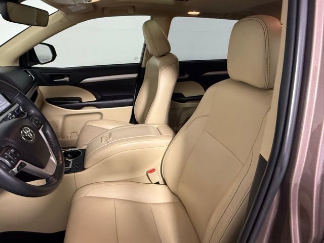 Used 2019 Toyota Highlander XLE FWD image 28