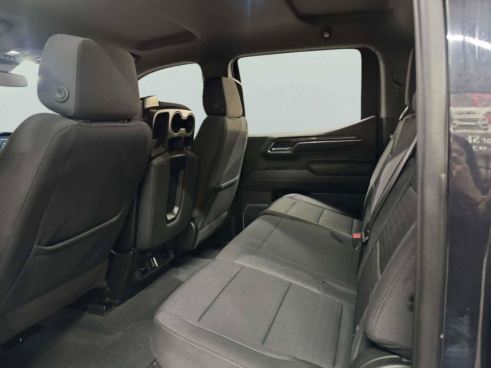 Used 2023 Chevrolet Silverado 1500 LT AWD/4WD image 32