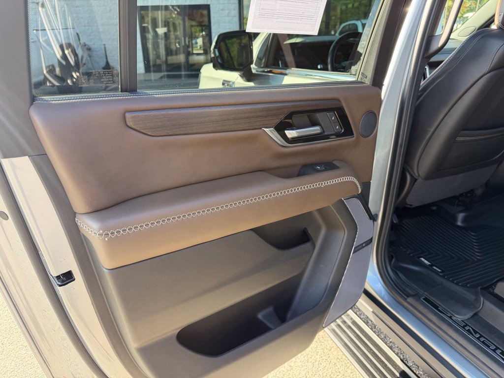 Used 2025 GMC Yukon XL Denali Ultimate AWD/4WD image 23