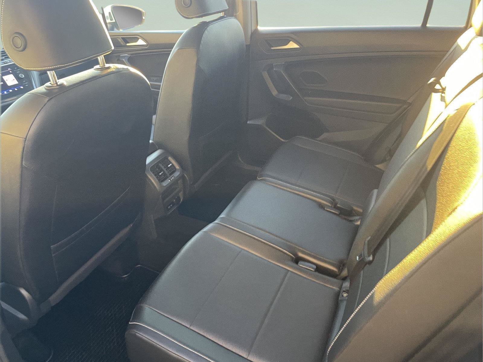 Used 2021 Volkswagen Tiguan SE w/ Panoramic Sunroof Package AWD/4WD image 15